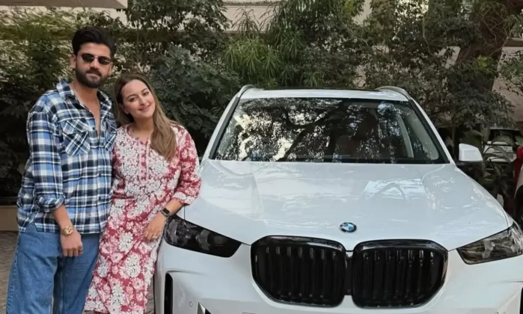 Sonkshi Sinha Funny Video : सोनाक्षी सिन्हा पति जहिर को छेड़ती,हुई आई नज़र। 1 Sonakshi Zaheer Bmw X5 Purchase Joy 2025