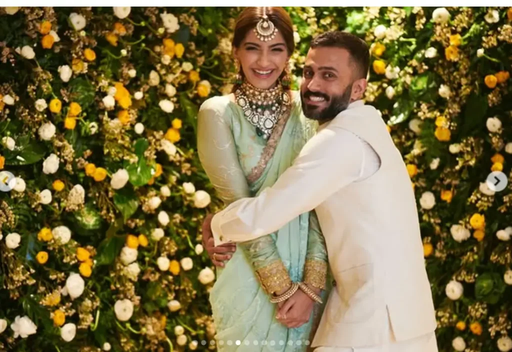 Sonam Kapoor Anniversary:दादी की मौत के छठे दिन मनाया जश्न, रिक्रिएट किया वेडिंग सेलिब्रेशन, खूब हुई ट्रोल 2 Sonam Kapoor Anniversary