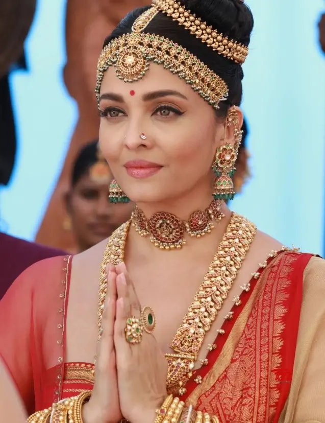 Aishwarya Rai Bacchan: विश्व सुंदरी की वो फिल्म जिसमें 200 किलो सोने के जेवर पहने थे&Quot; 1 Aishwarya Rai Bacchan