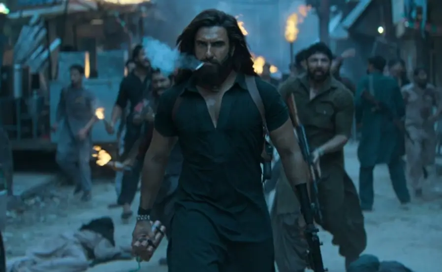 Dhurandhar: रणवीर सिंह की धमाकेदार वापसी का रास्ता तैयार 1 Dhurandhar Movie Ranbeer Singh Look