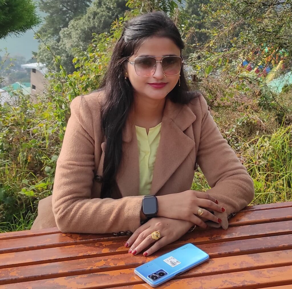Anam Khan- Filmydrip-Author
